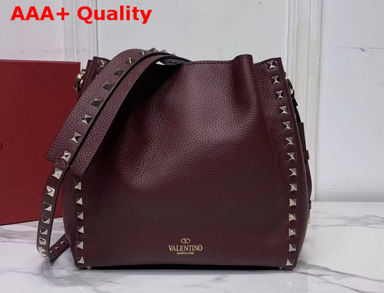 Valentino Garavani Small Rockstud Grainy Calfskin Bucket Bag in Rubin Replica