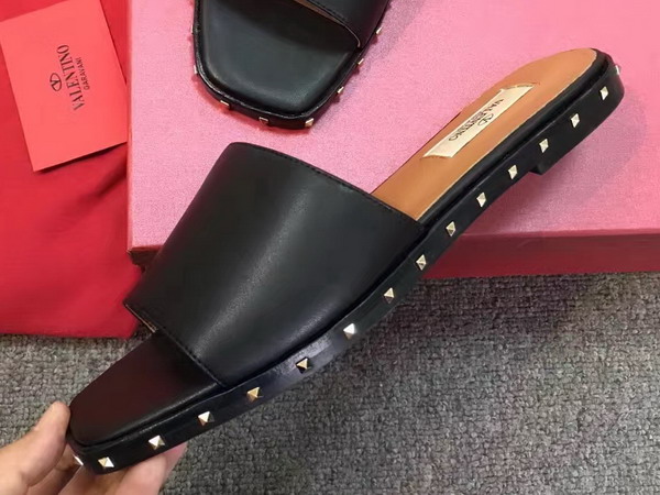 Valentino Garavani Soul Rockstud Slide in Black Semi Shine Calfskin Leather For Sale