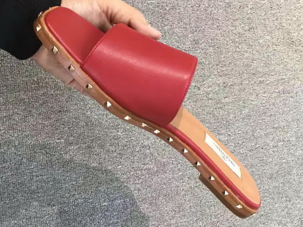 Valentino Garavani Soul Rockstud Slide in Red Semi Shine Calfskin Leather For Sale